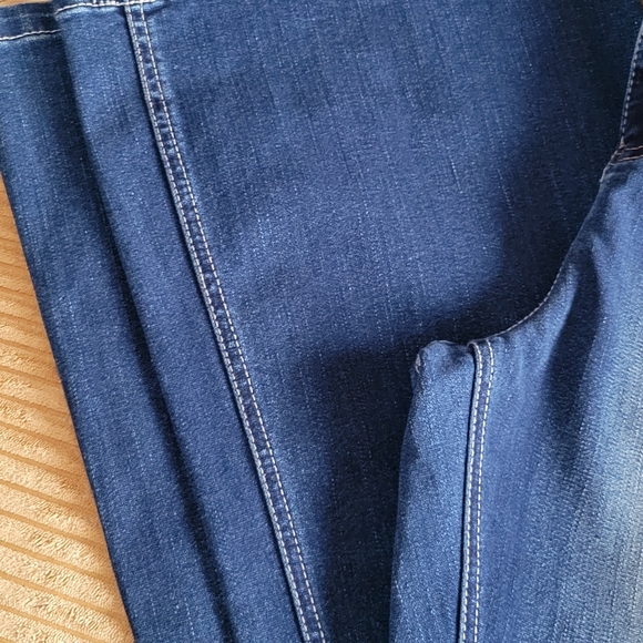 Maurices flare leg Jean 17/18 long new with tags - Picture 8 of 8